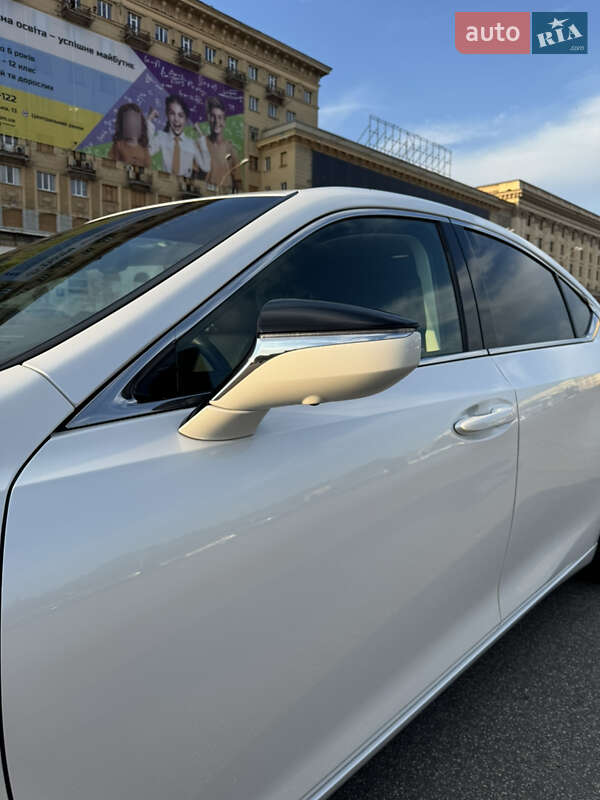 Седан Lexus ES 2023 в Харькове