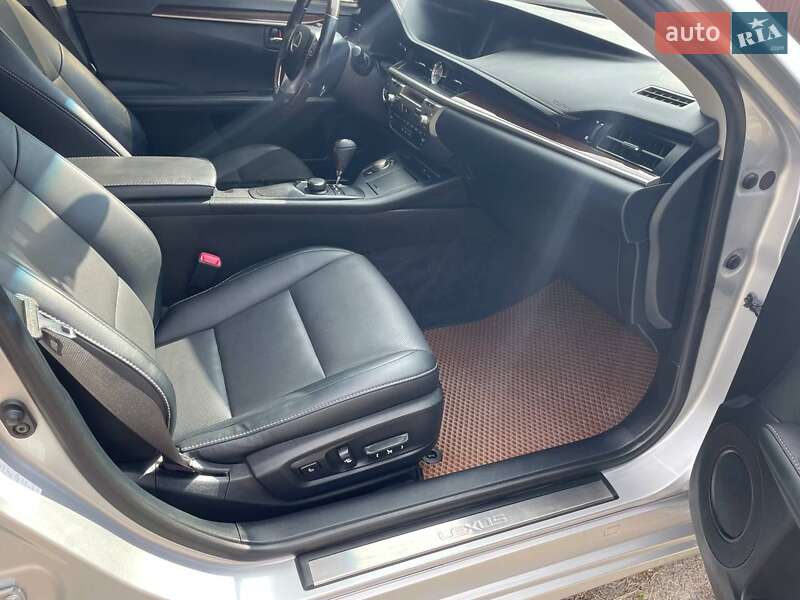 Седан Lexus ES 2014 в Киеве