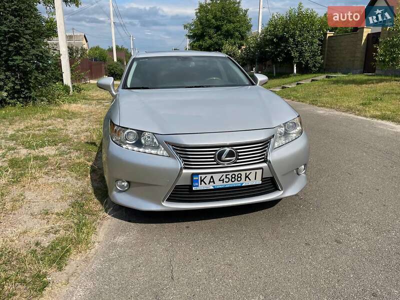 Седан Lexus ES 2014 в Киеве