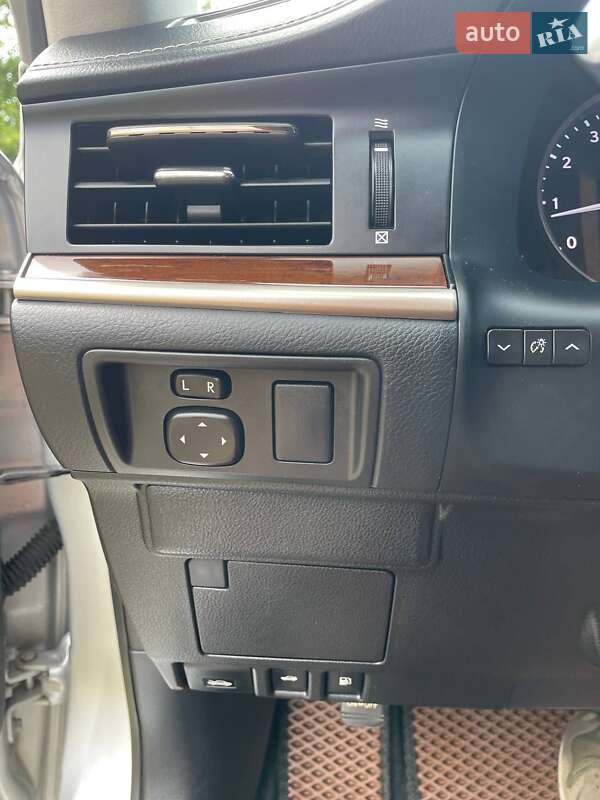Седан Lexus ES 2014 в Киеве
