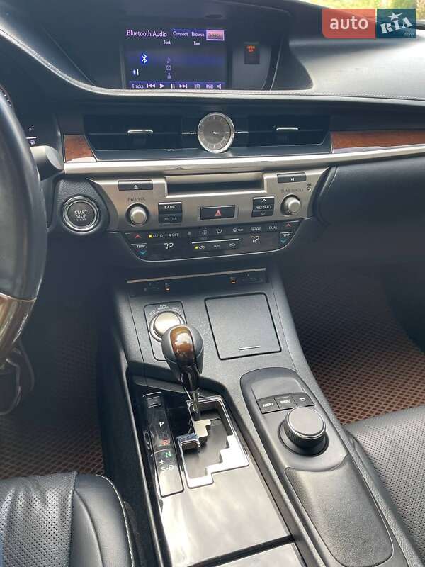Седан Lexus ES 2014 в Киеве
