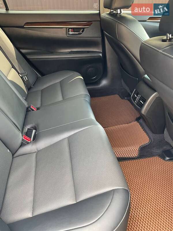 Седан Lexus ES 2014 в Киеве