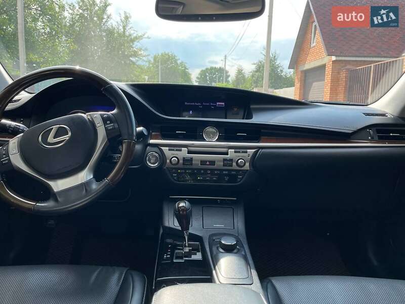 Седан Lexus ES 2014 в Киеве