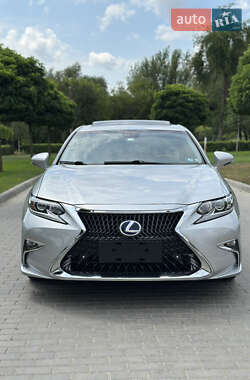 Седан Lexus ES 2013 в Умани