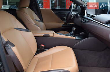 Седан Lexus ES 2019 в 