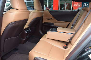 Седан Lexus ES 2019 в 