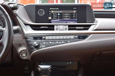 Седан Lexus ES 2019 в 
