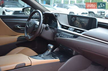 Седан Lexus ES 2019 в 