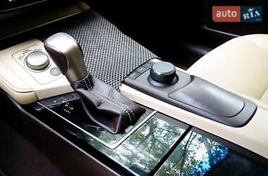 Седан Lexus ES 2018 в Киеве