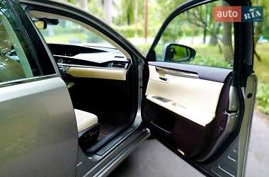 Седан Lexus ES 2018 в Киеве