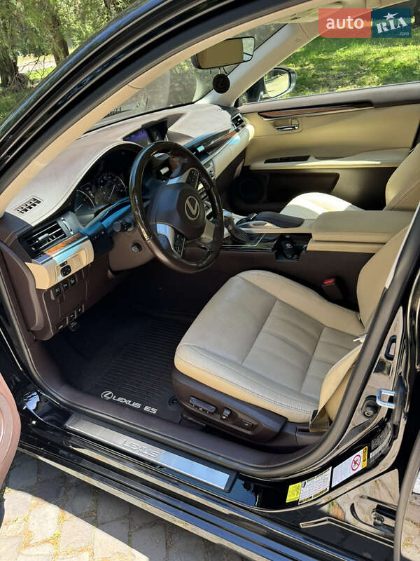 Седан Lexus ES 2016 в Києві