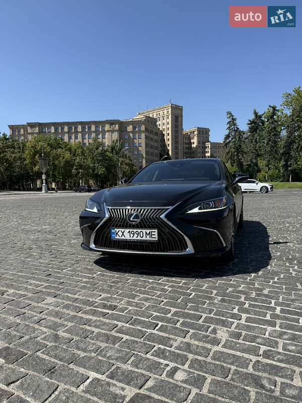 Lexus ES 2019