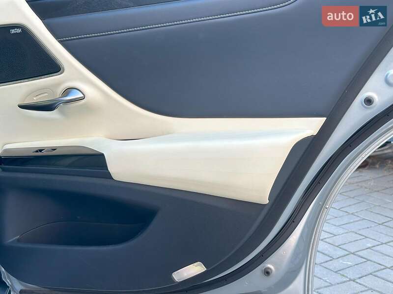 Седан Lexus ES 2022 в Одессе