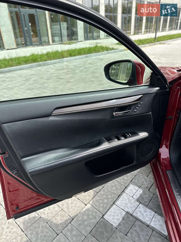 Седан Lexus ES 2017 в Львові