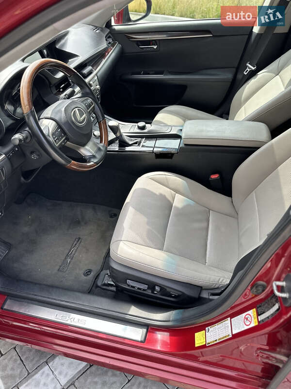 Седан Lexus ES 2017 в Львові