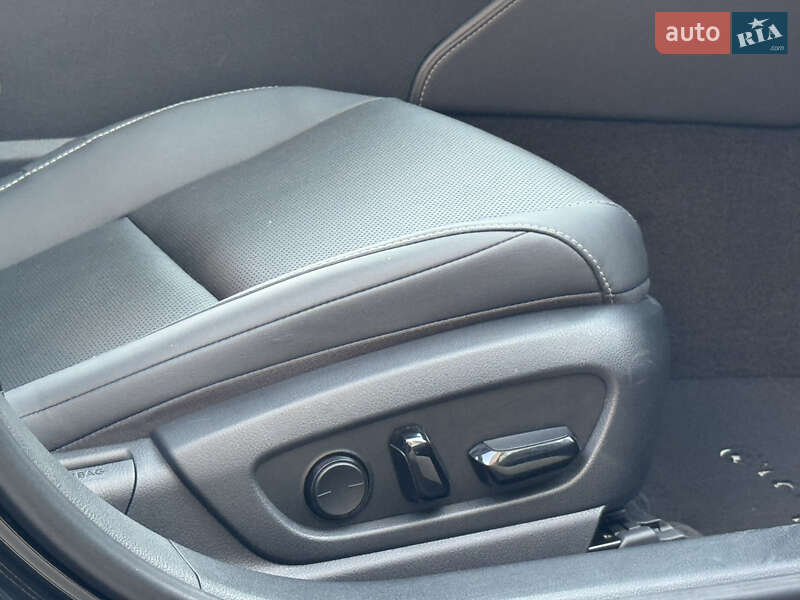 Седан Lexus ES 2023 в Одесі