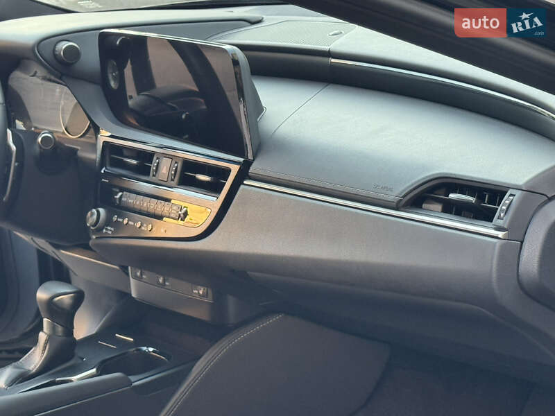 Седан Lexus ES 2023 в Одесі