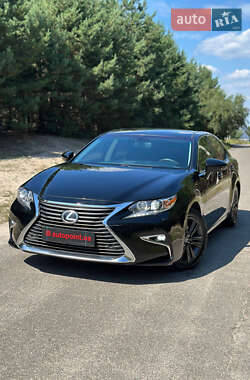 Седан Lexus ES 2015 в Белогородке