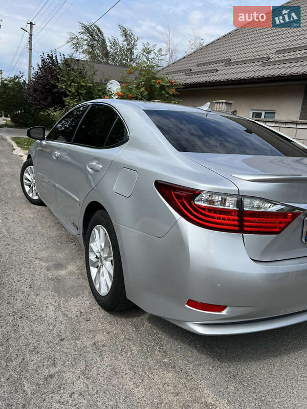 Седан Lexus ES 2013 в Кам'янському