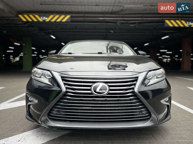 Седан Lexus ES 2016 в Киеве
