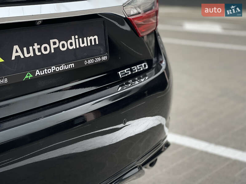 Седан Lexus ES 2016 в Киеве