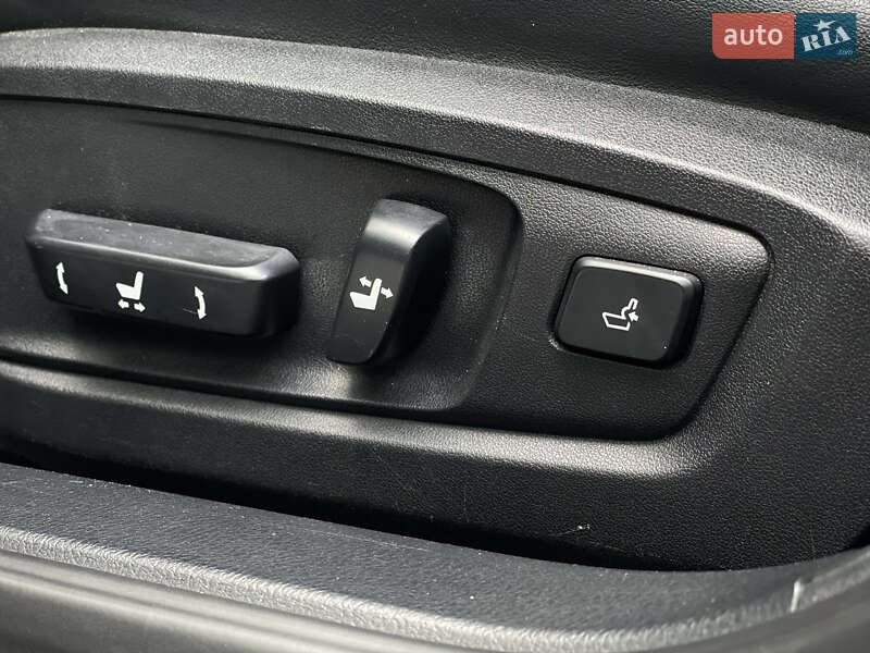 Седан Lexus ES 2016 в Киеве