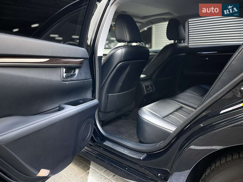 Седан Lexus ES 2016 в Киеве