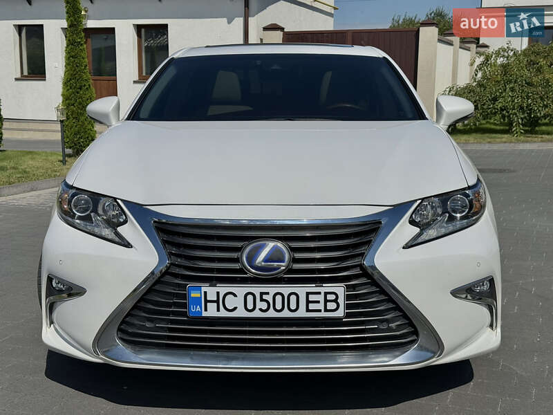 Седан Lexus ES 2016 в Львові