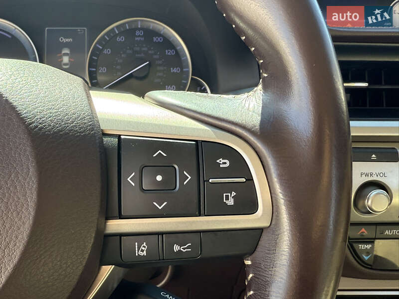 Седан Lexus ES 2016 в Львові