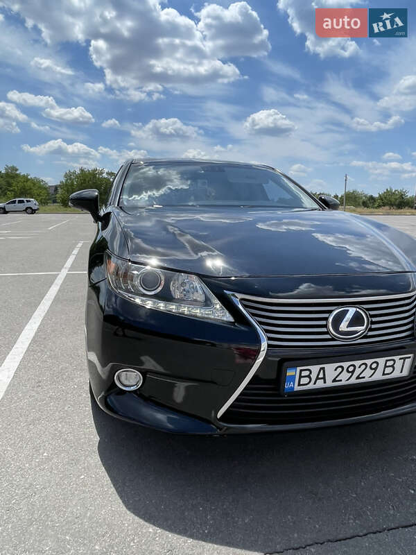 Седан Lexus ES 2014 в Кропивницькому