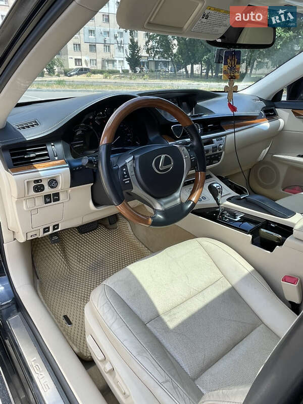 Седан Lexus ES 2014 в Кропивницькому