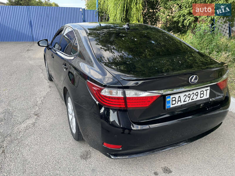 Седан Lexus ES 2014 в Кропивницькому