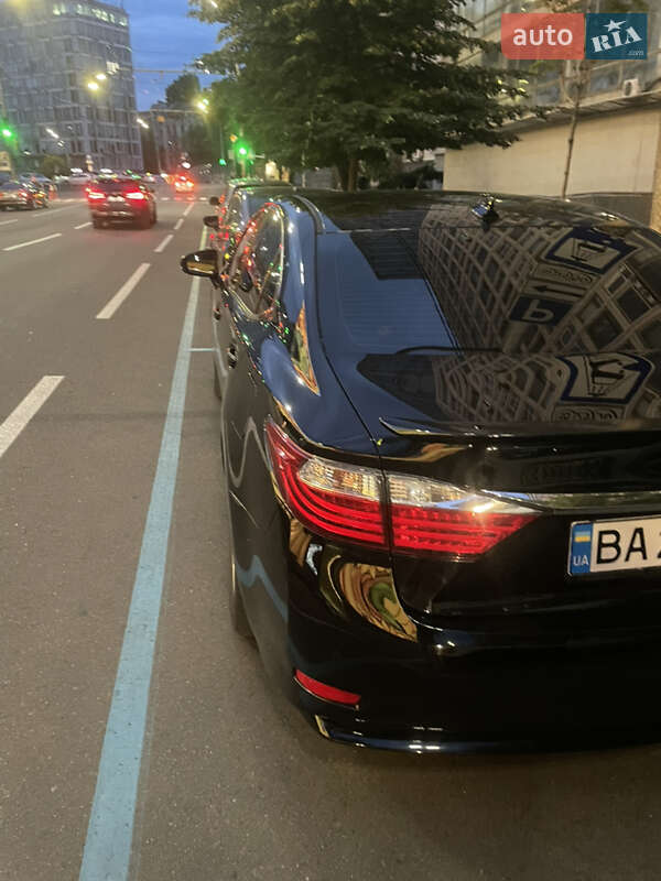 Седан Lexus ES 2014 в Кропивницькому