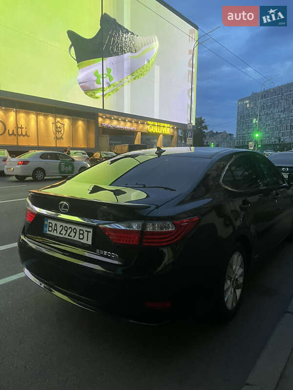 Седан Lexus ES 2014 в Кропивницькому