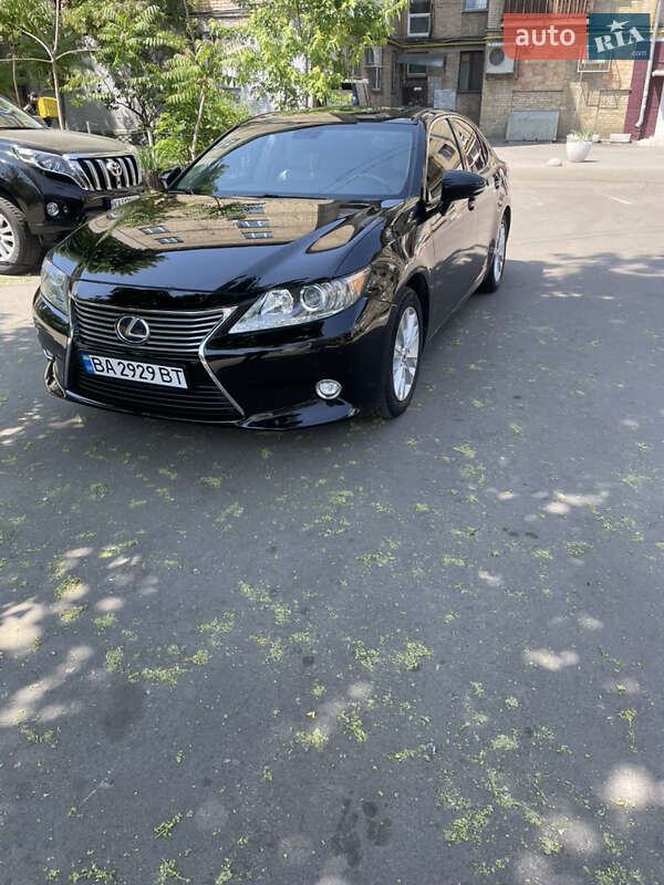 Седан Lexus ES 2014 в Кропивницькому