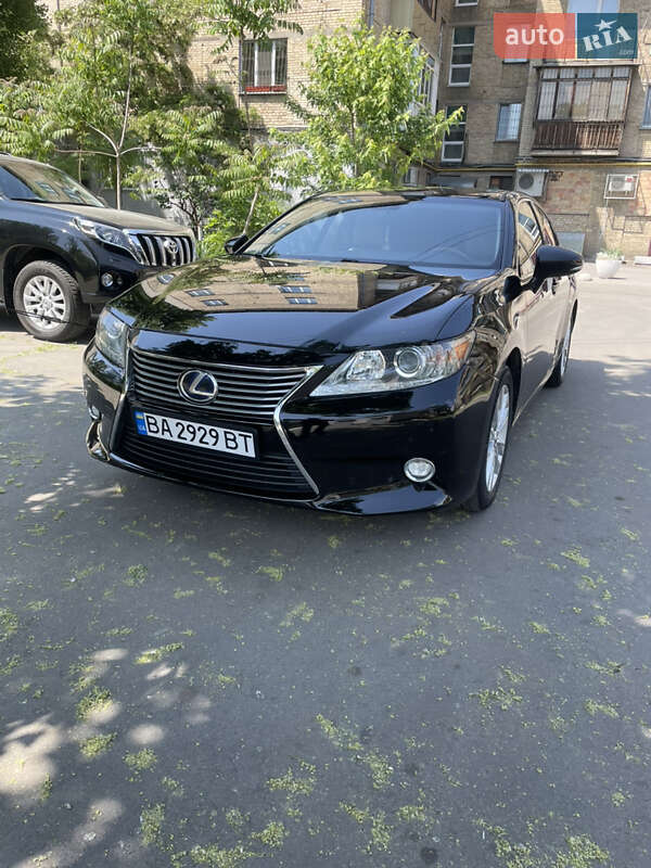 Седан Lexus ES 2014 в Кропивницькому