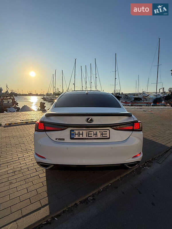 Седан Lexus ES 2020 в Миколаєві