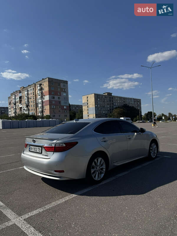 Седан Lexus ES 2014 в Кропивницком