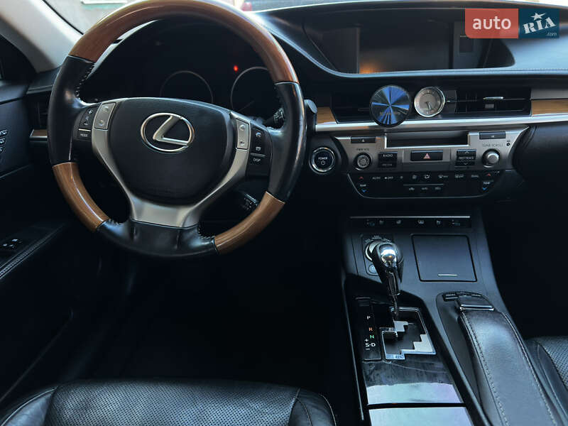 Седан Lexus ES 2014 в Кропивницком