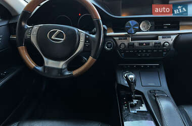 Седан Lexus ES 2014 в 