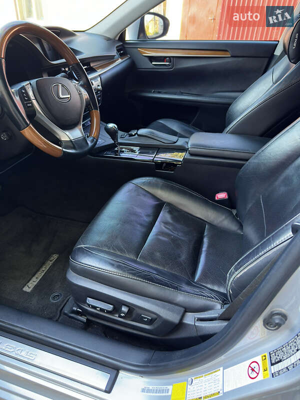 Седан Lexus ES 2014 в Кропивницком