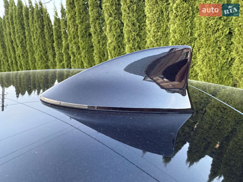 Седан Lexus ES 2016 в Львове
