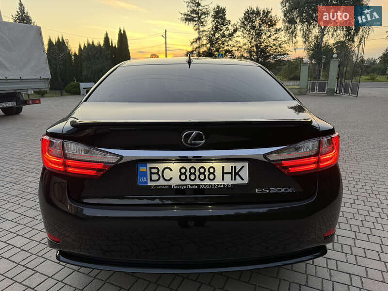 Седан Lexus ES 2016 в Львове