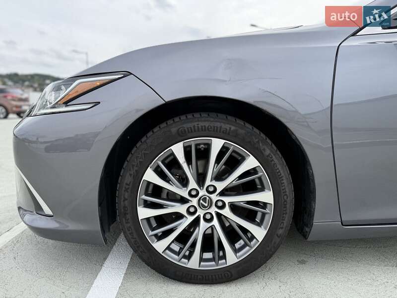 Седан Lexus ES 2019 в Киеве