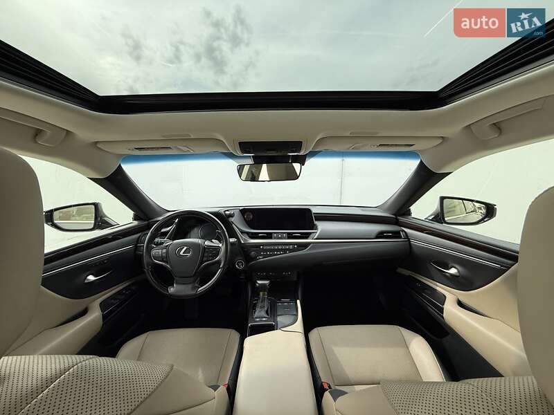 Седан Lexus ES 2019 в Киеве