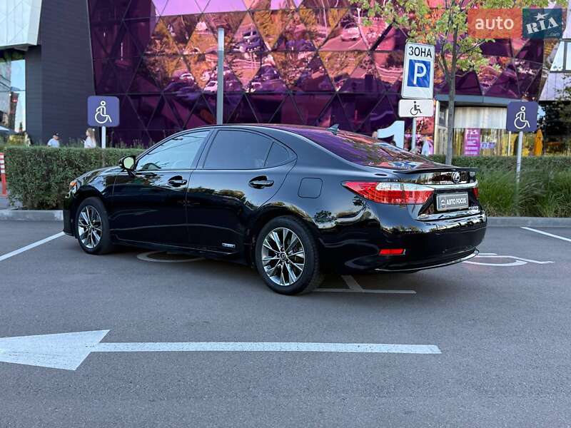 Седан Lexus ES 2013 в Киеве