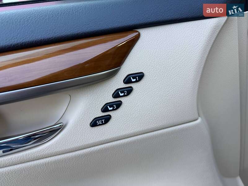 Седан Lexus ES 2013 в Киеве