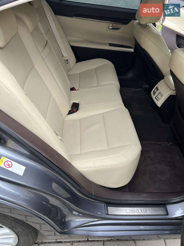 Седан Lexus ES 2016 в Рівному