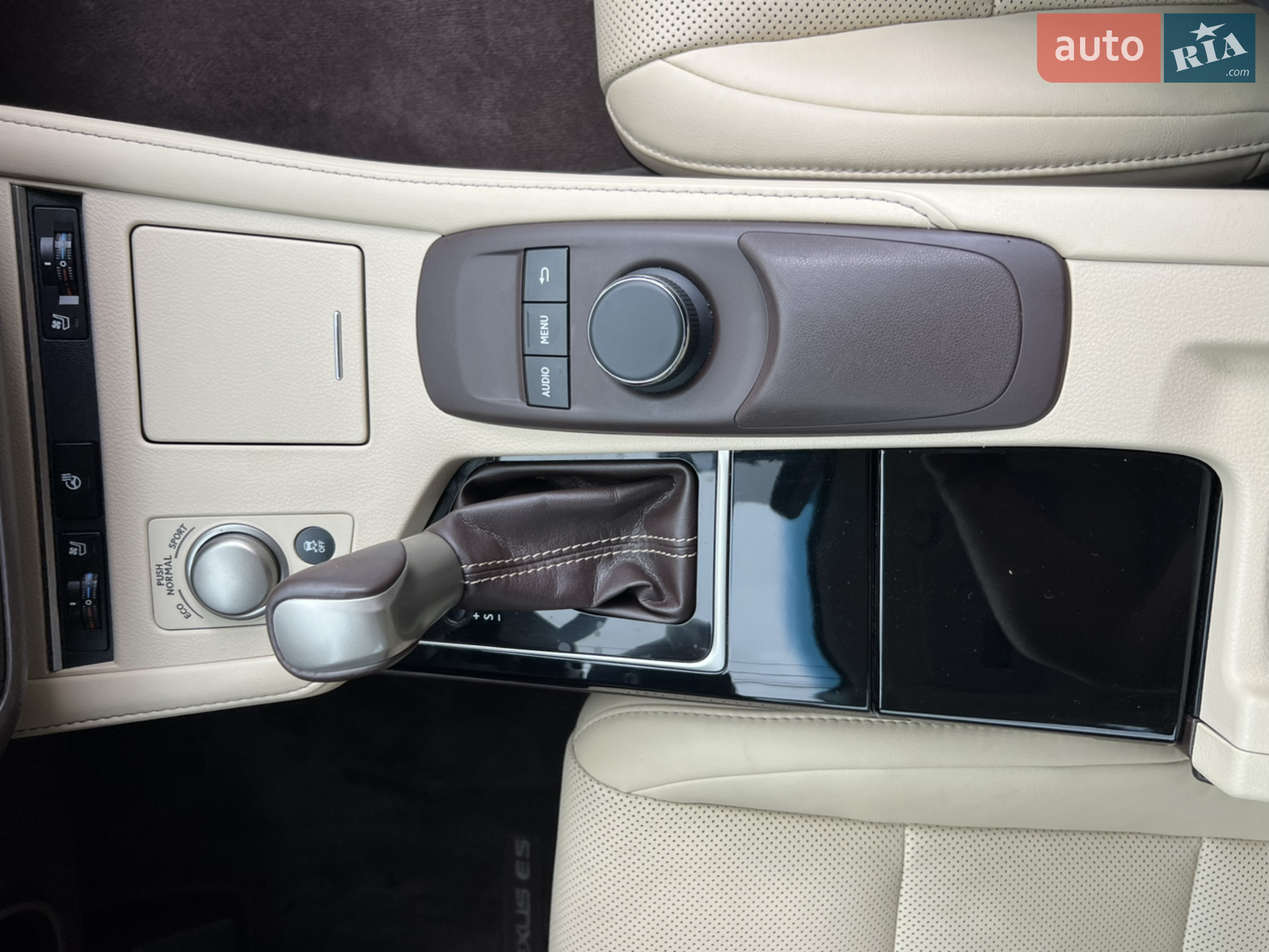 2016 Lexus ES - мініатюра 25