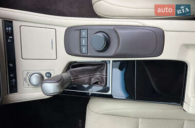 Седан Lexus ES 2016 в 